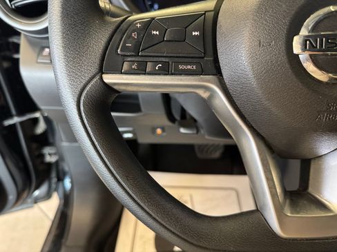 Used 2019 Nissan Kicks S FWD image 11