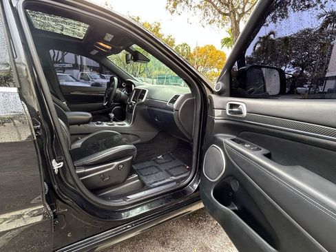 Used 2014 Jeep Grand Cherokee SRT image 31