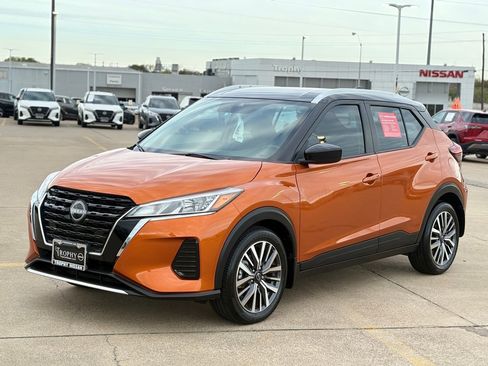 Certified 2023 Nissan Kicks SV image 3