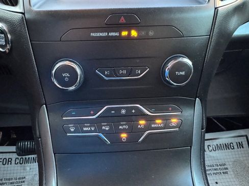 Used 2020 Ford Edge SE image 31