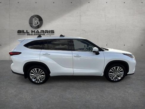 Used 2023 Toyota Highlander Platinum AWD/4WD image 8