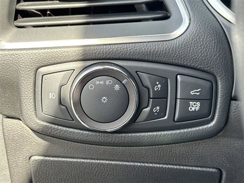 Used 2019 Ford Edge Titanium image 42
