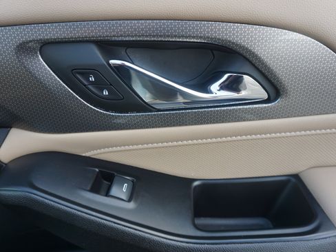 Used 2022 Chevrolet Traverse Premier image 24