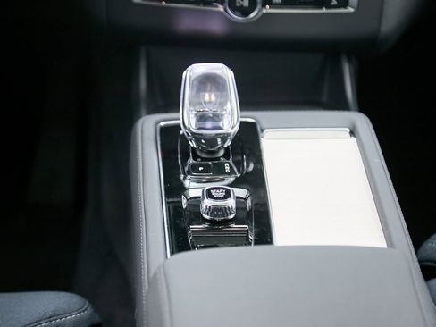 Certified 2025 Volvo XC90 B6 Ultra image 31