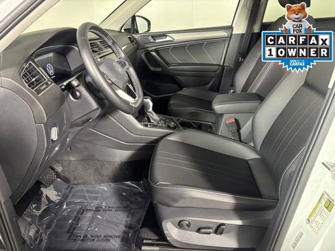 Used 2024 Volkswagen Tiguan SE image 10