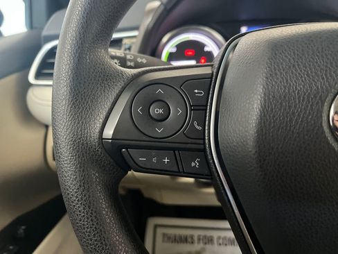 Used 2018 Toyota Camry LE image 60