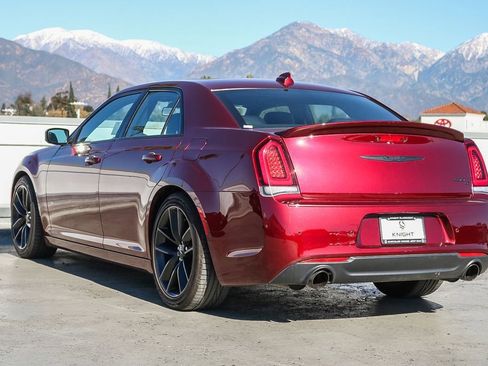 Used 2023 Chrysler 300 C image 9