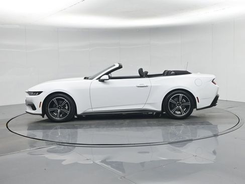 Used 2024 Ford Mustang Convertible image 30