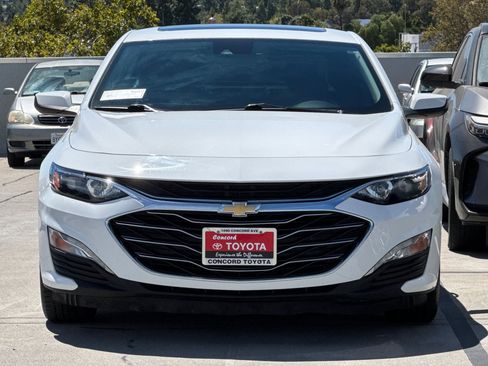 Used 2019 Chevrolet Malibu Hybrid w/ Leather Package FWD image 6