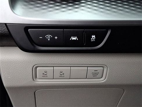 Used 2023 Kia Carnival LX image 23