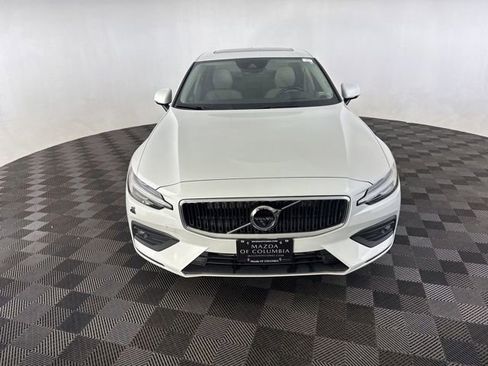 Used 2020 Volvo S60 T5 Momentum FWD image 2