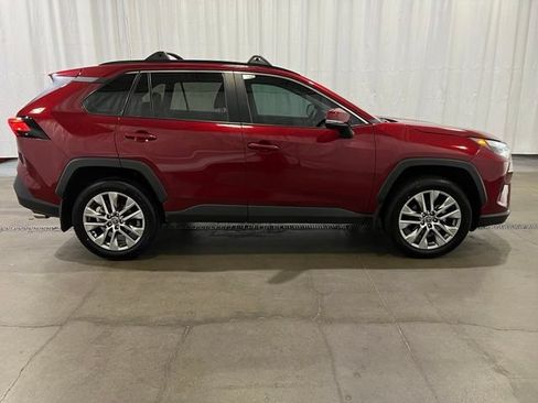 Used 2023 Toyota RAV4 XLE Premium FWD image 3