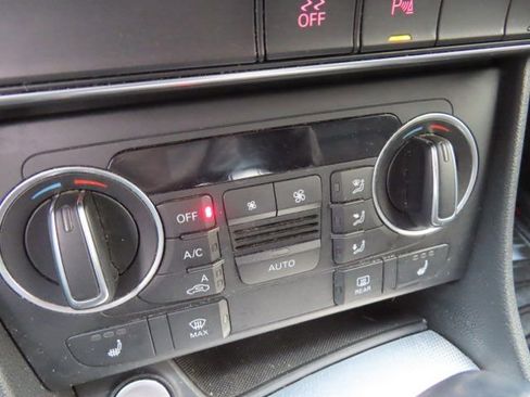 Used 2018 Audi Q3 2.0T Premium w/ Convenience Package image 30