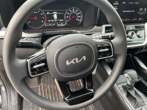 Used 2023 Kia Sorento LX AWD/4WD image 7