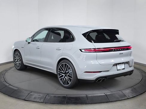 New 2025 Porsche Cayenne Turbo image 3
