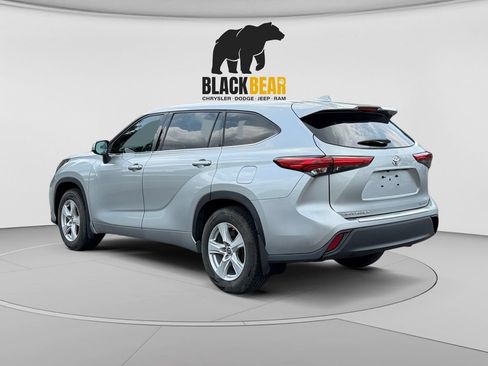 Used 2020 Toyota Highlander LE AWD/4WD image 5