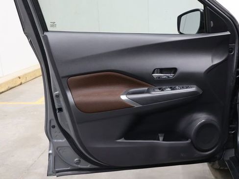 Used 2022 Nissan Kicks SR image 16