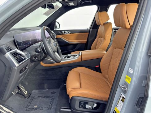 Used 2023 BMW X7 xDrive40i w/ M Sport Package image 17