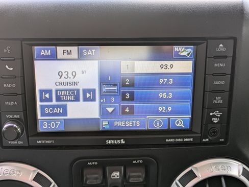 Used 2012 Jeep Wrangler Unlimited Sahara w/ Connectivity Group image 23