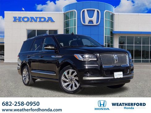 Used 2024 Lincoln Navigator Reserve image 1