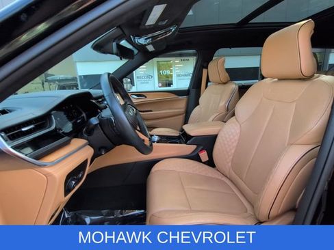 Used 2023 Jeep Grand Cherokee L Summit AWD/4WD image 20