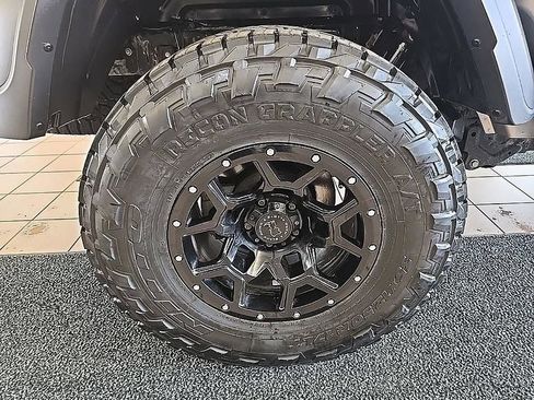 Used 2020 Jeep Gladiator Sport AWD/4WD image 38