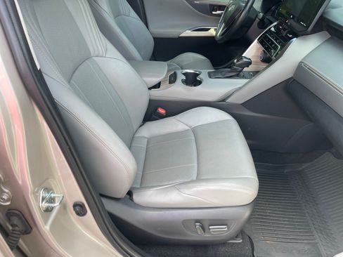Used 2022 Toyota Venza Limited AWD/4WD image 19