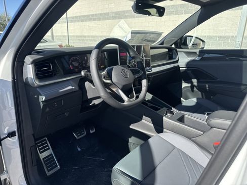 New 2026 Volkswagen Tiguan SE R-Line image 11