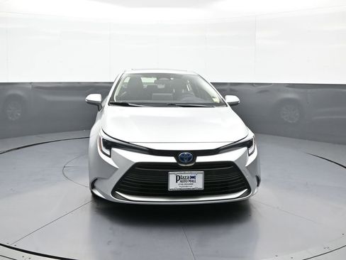 Used 2025 Toyota Corolla XLE image 2
