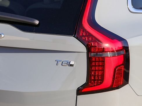 New 2026 Volvo XC90 T8 Ultra w/ Protection Package Premier AWD/4WD image 9