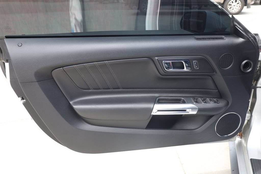 Used 2017 Ford Mustang Premium RWD image 10