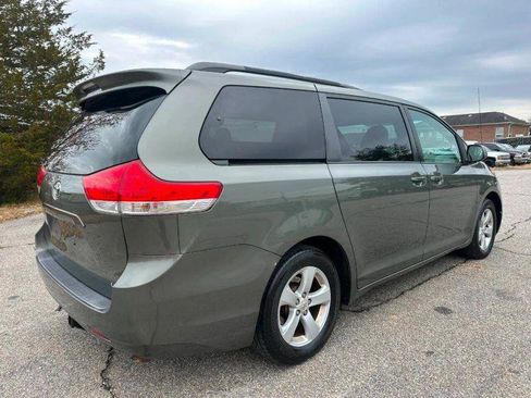 Used 2011 Toyota Sienna LE w/ Towing Pkg FWD image 6