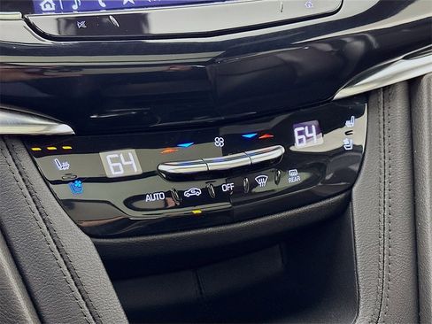 Used 2022 Cadillac XT6 Premium Luxury image 16