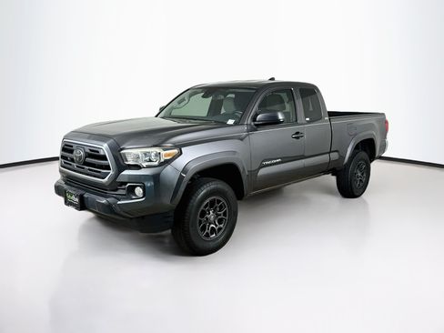 Used 2018 Toyota Tacoma SR5 RWD image 3