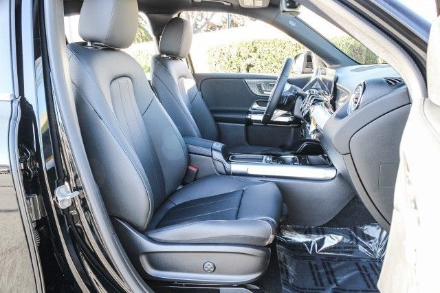 Used 2025 Mercedes-Benz EQB 300 4MATIC image 18