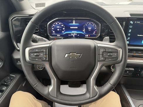 Used 2024 Chevrolet Silverado 1500 LT Trail Boss w/ Convenience Package II image 17