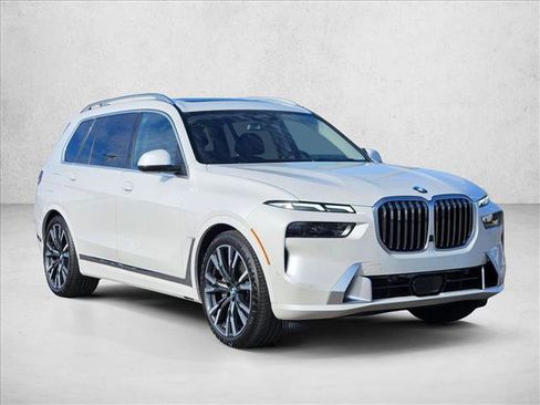 Used 2023 BMW X7 xDrive40i w/ Premium Package AWD/4WD image 3