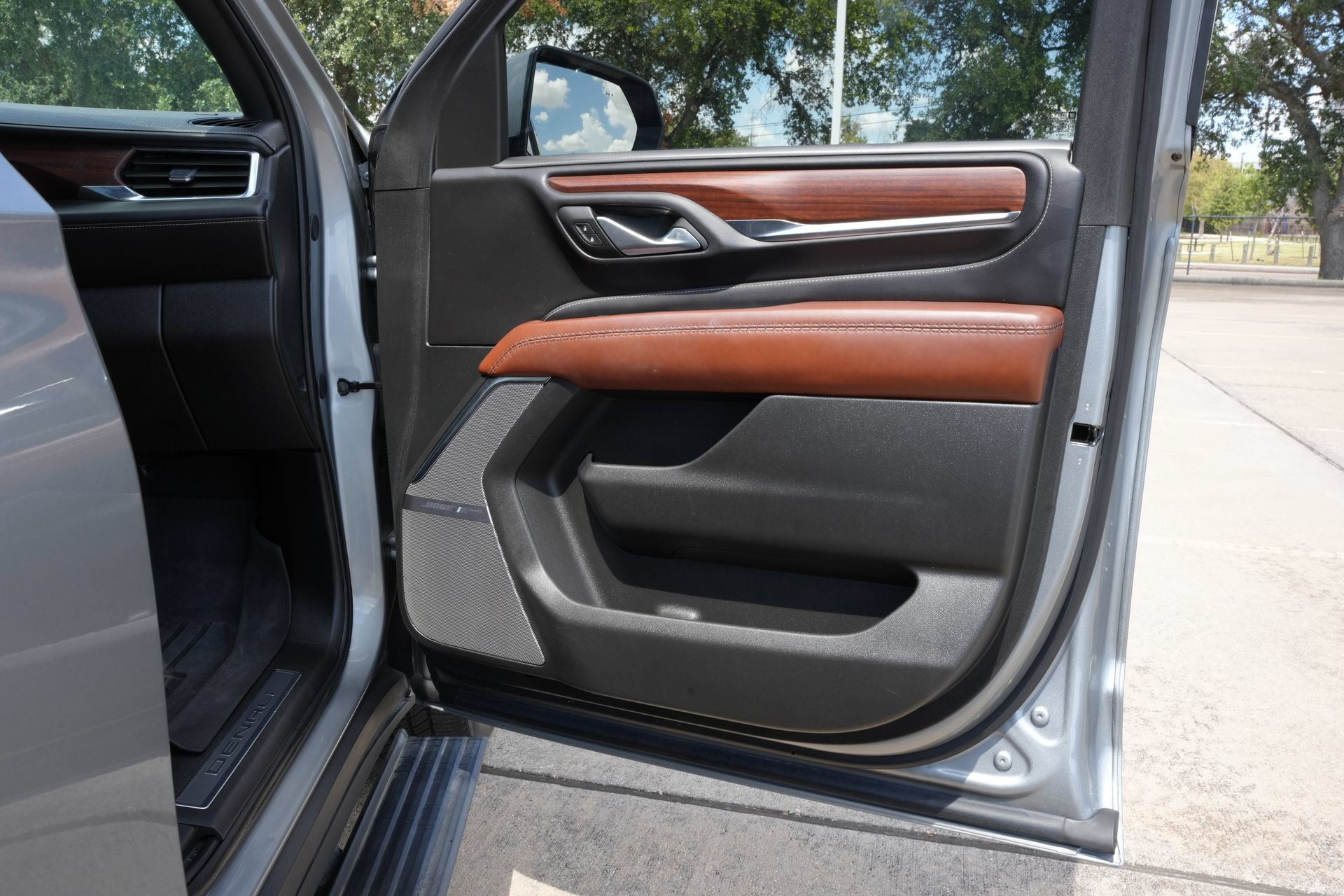 Used 2024 GMC Yukon Denali Ultimate AWD/4WD image 28