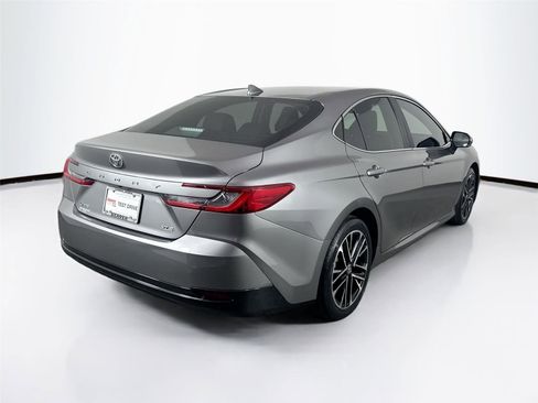 Used 2025 Toyota Camry XLE image 6