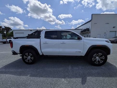 Used 2025 GMC Canyon AT4 w/ AT4 Premium Package AWD/4WD image 2