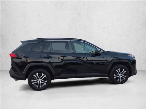 Used 2021 Toyota RAV4 LE AWD/4WD image 4