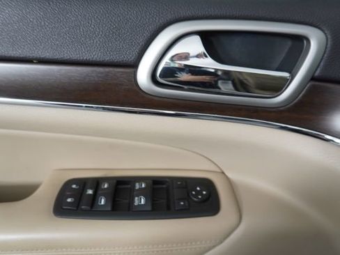 Used 2018 Jeep Grand Cherokee Limited image 20