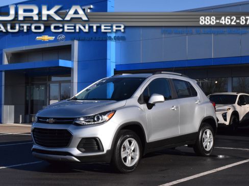 Certified 2022 Chevrolet Trax LT w/ LT Convenience Package image 1