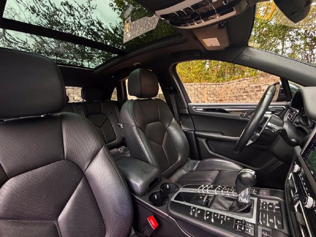 Used 2023 Porsche Macan AWD/4WD image 24