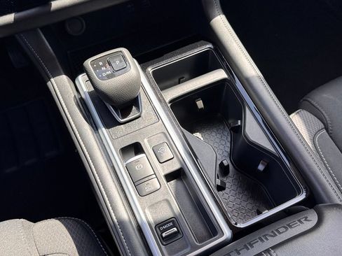 Certified 2025 Nissan Pathfinder SV FWD image 18