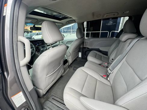 Used 2017 Toyota Sienna XLE w/ XLE Navigation Package FWD image 19