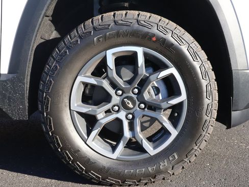 New 2026 Chevrolet Equinox ACTIV w/ Convenience Package III image 24