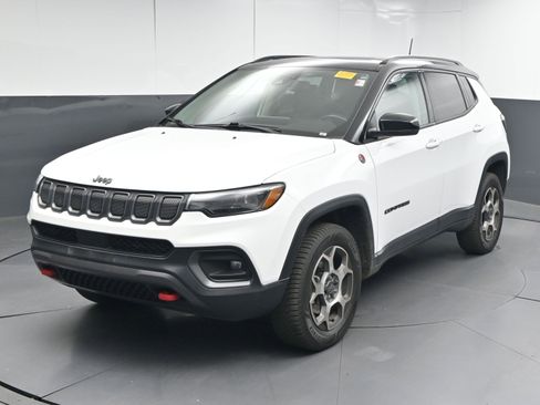 Used 2022 Jeep Compass Trailhawk w/ Trailhawk Elite Group image 4
