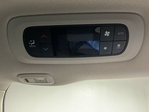 Used 2020 Chrysler Pacifica Limited FWD image 27