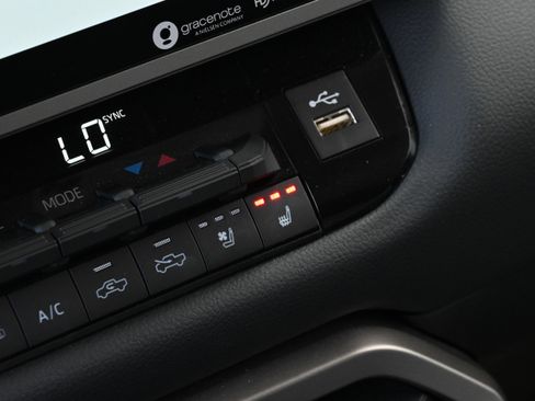 Used 2024 Toyota Tundra Limited image 33